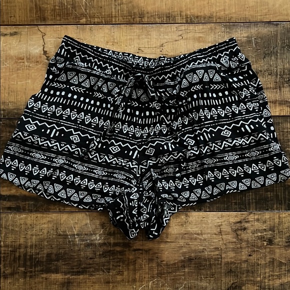 Black and White Patterned Women's Shorts - Picture 1 of 5
